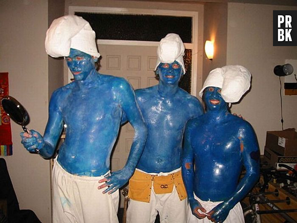 É verdade que cospobre de "Smurfs" é o clichê mais antigo que sua mãe. Mas pe engraçado ver todo mundo cagado de azul, então vamos lá!