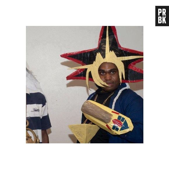 Papelão pintado deu origem a um cospobre de Yuh-Gi-Oh