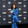 Bruna Marquezine usa conjunto de veludo azul da marca italiana Marni.