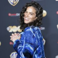 Bruna Marquezine: fotos, preço e mais detalhes do look de veludo usado para promover "Besouro Azul"