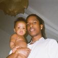 A$AP Rocky posta fotos com Rihanna e filho para celebrar aniversário do bebê