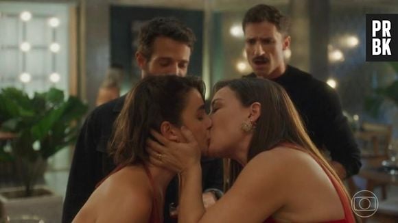 Clara e Helena já deram um selinho na novela, mas próxima cena seria de beijo mais intenso e demorado