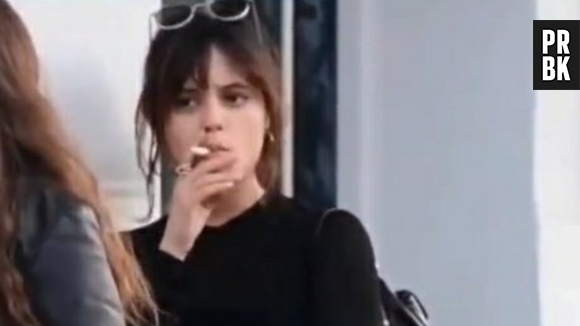 Vídeo de Jenna Ortega fumando viralizou nas redes sociais