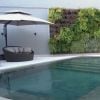 Parte externa da mansão de Flávia Pavanelli tem piscina enorme