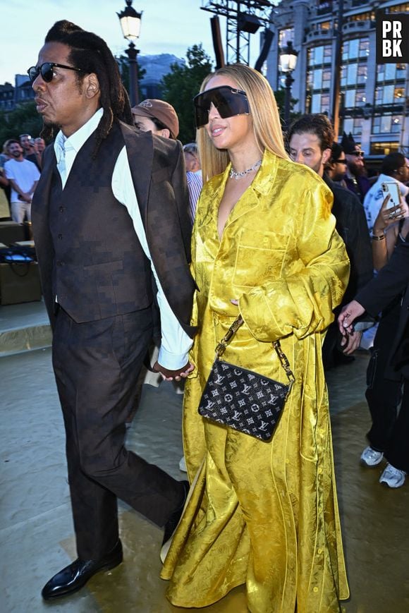 Beyoncé foi ao desfile da Louis Vuitton em Paris