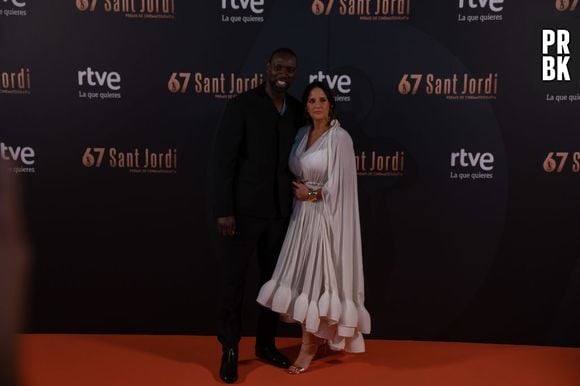 Submarino desaparecido perto do Titanic: Hélène Sy, esposa de Omar Sy, toma posição com uma imagem