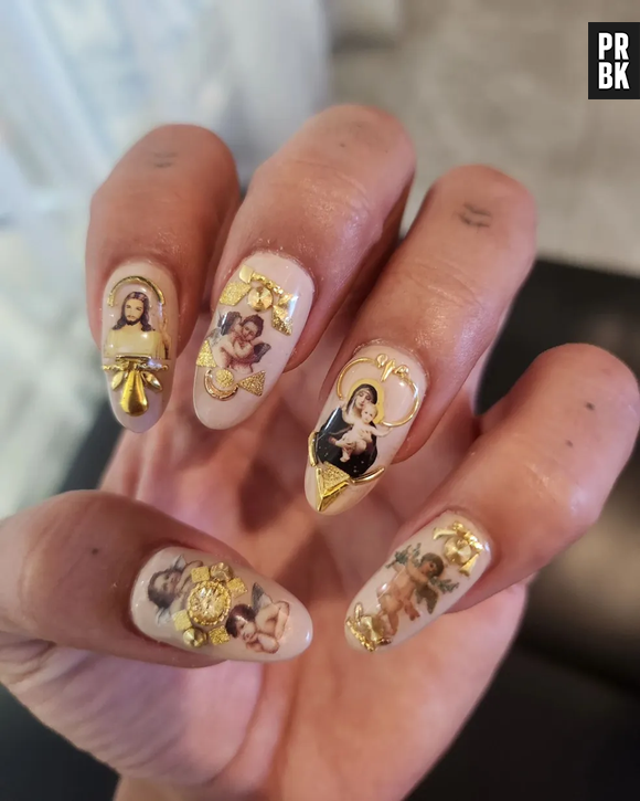 Anitta revela art nail curiosa e inovadora