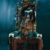 Rihanna está bem safadinha no clipe de "Pour It Up"