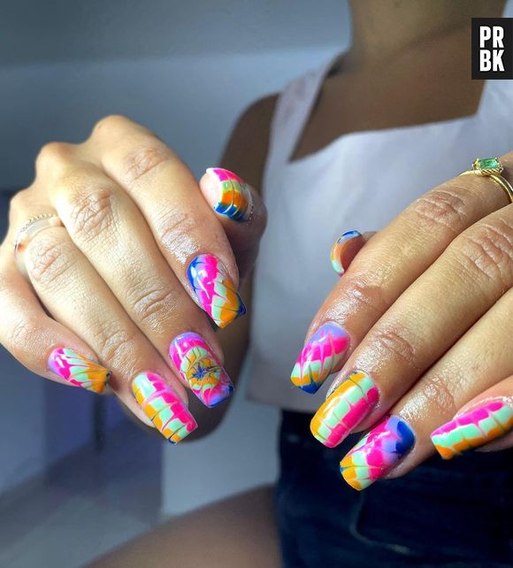 As unhas da Barbie podem contar com diferentes estampas