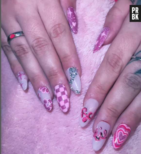 Unhas rosas são a cara da Barbie