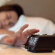 Atrasar o despertador pode trazer problemas para a sua saúde