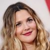 Stalker surpreende Drew Barrymore e atriz precisa ser retirada do palco às pressas