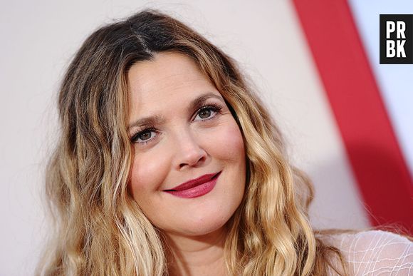 Stalker surpreende Drew Barrymore e atriz precisa ser retirada do palco às pressas