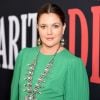 Drew Barrymore deixa o palco após ser ameaçada por sltaker