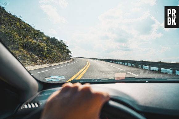 Pontos pretos no para-brisa: conheça sua função crucial nos carros modernos