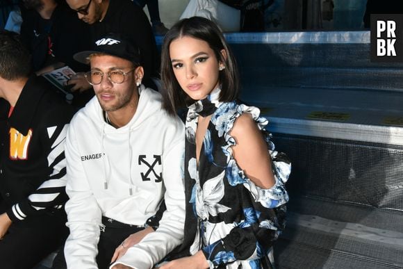 Bruna Marquezine e Neymar ficaram do mesmo lado pela primeira vez e você nem percebeu