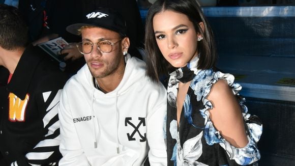 Bruna Marquezine e Neymar ficaram do mesmo lado pela primeira vez e você nem percebeu