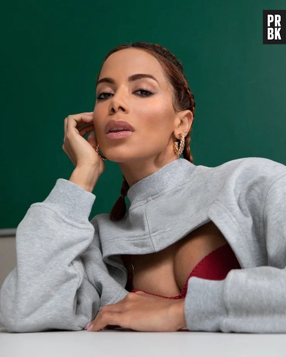 Anitta namorando? Carioca segue conselho de cartomante e assume novo boy