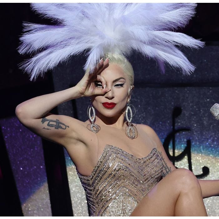 Após aparecer com barriguinha em show, fãs especulam que Lady Gaga esteja grávida