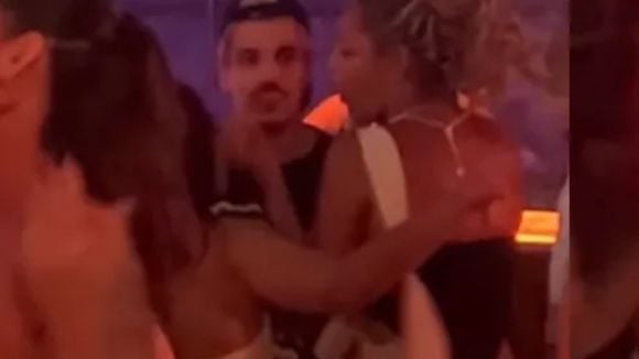 Vídeo de Chico Moedas: beijando muito, ex de Luísa Sonza, faz fila andar com loira em balada