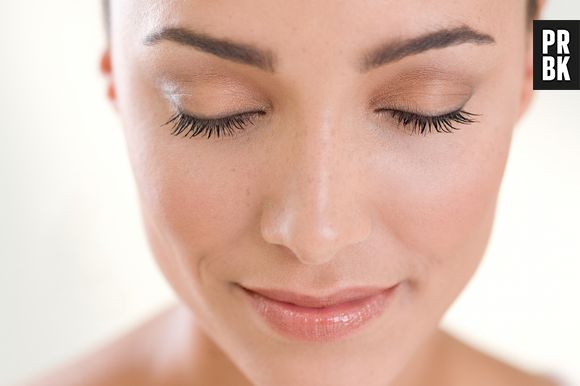 Quer cílios de boneca? Use este ingrediente de cozinha na sua máscara e você conseguirá!