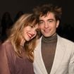 Vídeo: Suki Waterhouse oficializa que está grávida do 1º filho com Robert Pattinson em show