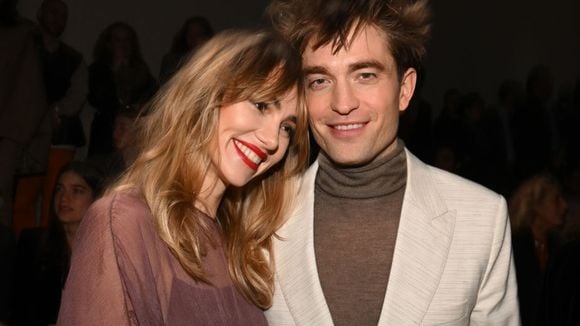 Vídeo: Suki Waterhouse oficializa que está grávida do 1º filho com Robert Pattinson em show