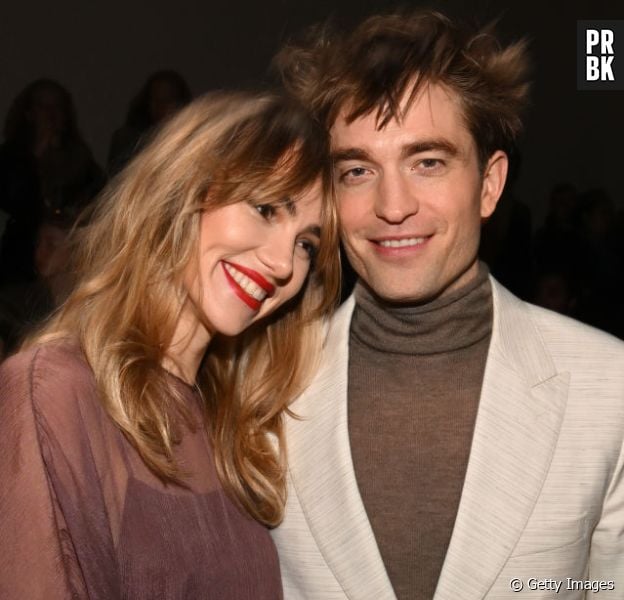 Suki Waterhouse oficializa que está grávida do 1º filho com Robert Pattinson em show