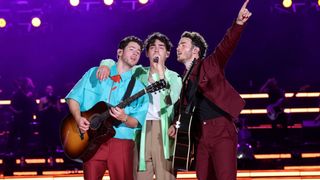 Jonas Brothers no Brasil: banda posta vídeo com brasileiros e aumenta expectativa para shows em 2024