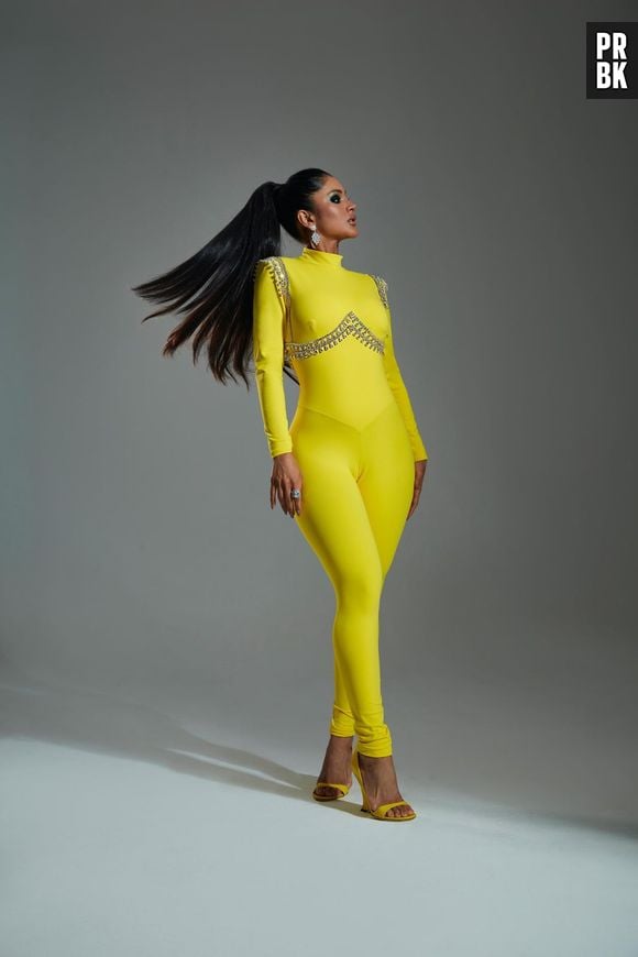 Mileide Mihaile optou por look todo amarelo do estilista Antonia Barros