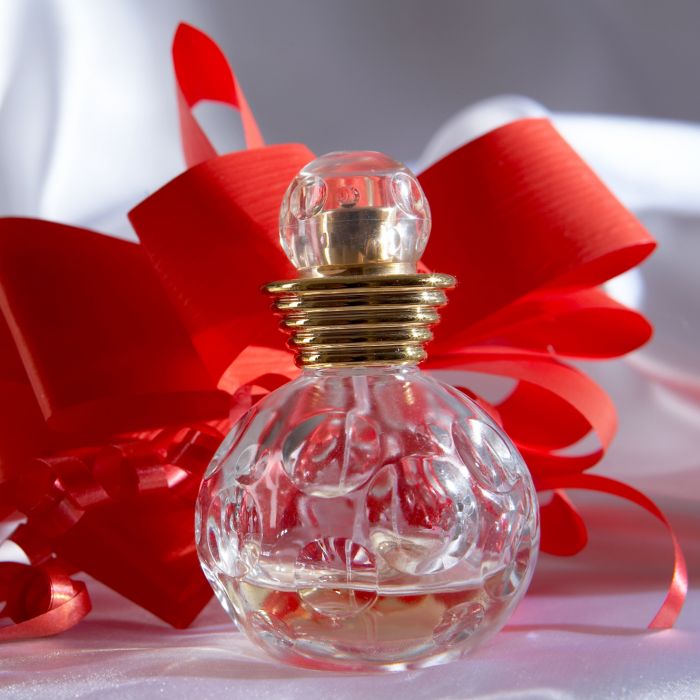 Surpreenda sem gastar muito: 20 opções de perfumes para presentes de Natal