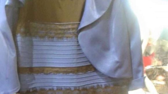 Qual a cor do vestido? Branco e dourado ou azul e preto? Assunto está causando polêmica na internet!