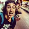 quem nunca tirou aquela selfie andando de skate, que nem o Rafael Vitti da novela "Malhação"?