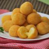 E a tradicional bolinha de queijo quentinha e crocante?