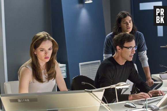 Cisco (Carlos Valdes) fazia parte da equipe de Dr. Wells (Tom Cavanagh) e Caitlin (Danielle Panabaker) em "The Flash"