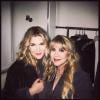 Stevie Nicks posa com Lily Rabe, a intérprete de Misty, nos bastidores de "American Horror Story: Coven"!