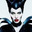  Transformar Angelia Jolie em bruxa no filme "Mal&eacute;vola" n&atilde;o foi tarefa f&aacute;cil! Foi preciso muita maquiagem, lente de contato e at&eacute; proteses pra acentuar as informa&ccedil;&otilde;es do rosto. 