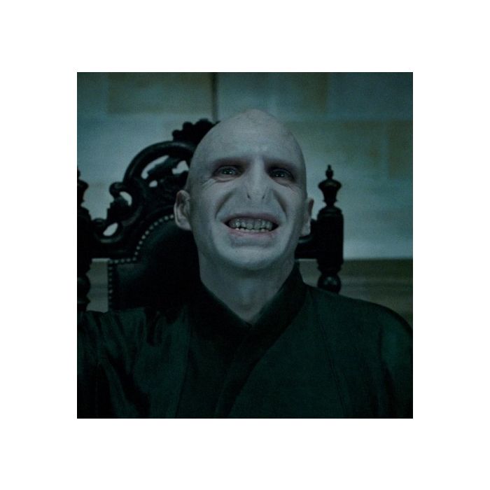  Voldemort (Ralph Fiennes) &amp;eacute; realmente ruim! N&amp;atilde;o tem como ir com aquela cara, literalmente. Mas imposs&amp;iacute;vel negar que ele tamb&amp;eacute;m &amp;eacute; um sucesso em toda a hist&amp;oacute;ria de &quot;Harry Potter&quot; 