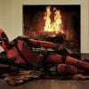 A primeira imagem de Ryan Reynolds usando o uniforme do mutante, em "Deadpool", foi revelada há pouco tempo