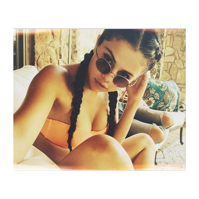  Selena Gomez rebate cr&amp;iacute;ticas sobre o corpo em foto no Instagram 