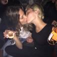  Miley Cyrus aparece beijando&nbsp;Frankie Rayder em foto publicada por um amigo fot&oacute;grafo da cantora 