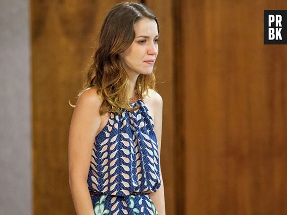 Laura (Nathalia Dill) descobre quem matou seu pai em "Alto Astral"