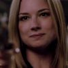 Em "Revenge", Emily (Emily VanCamp) comemora poder atirar em sua inimiga