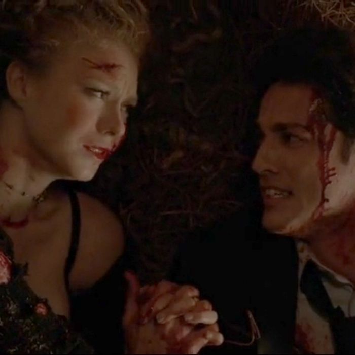 Em &quot;The Vampire Diaries&quot;, Tyler (Michael Trevino) deve que matar Liv (Penelope Mitchell)