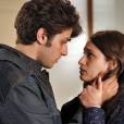  O amor est&aacute; no quando Rafael (Chay Suede) e La&iacute;s (Luisa Arraes) se encontram na novela "Babil&ocirc;nia", da Globo 