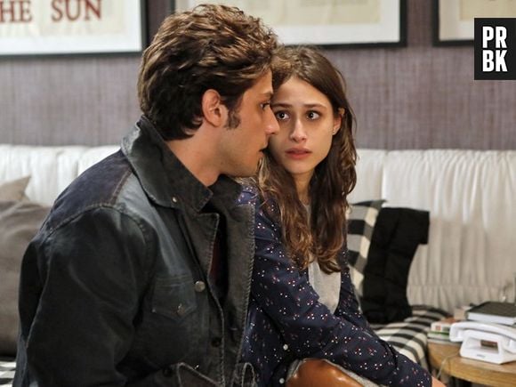 Laís (Luisa Arraes) fica em dúvida com pedido de namoro de Rafael (Chay Suede), em "Babilônia", da Globo