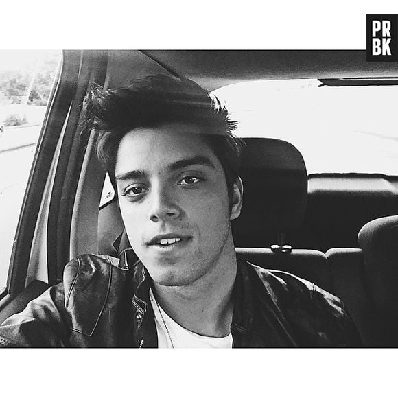 Assim que mudou de visual, Rodrigo Simas compartilhou um clique na rede social