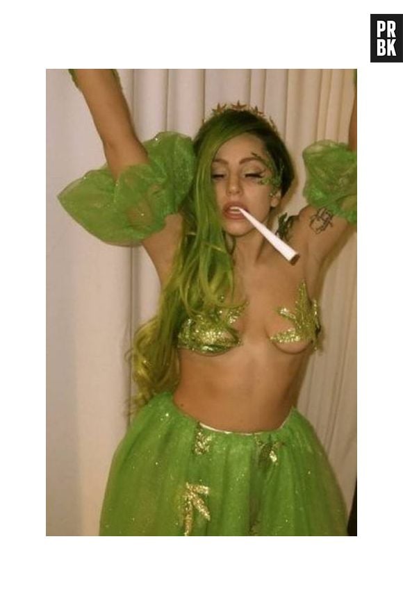 Lady Gaga afirma que fuma maconnha para esquecer da fama: "O motivo pelo qual eu me apaixonei pela maconha é porque fazia com que eu me esquecesse completamente que eu sou famosa"