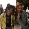 Lana Condor e Sophie Turner como suas personagens Jubileu e Jean Grey, respectivamente, em "X-Men: Apocalipse"