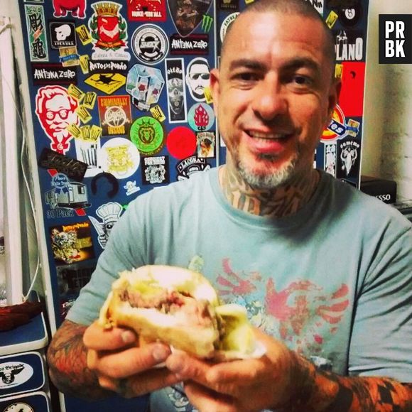 Henrique Fogaça, do "MasterChef Brasil", está oferecendo! Vai um pedacinho aí?